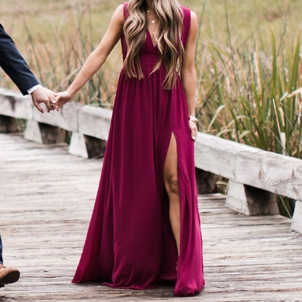 Beautiful fuchsia maxi dress! Lulus, Size small